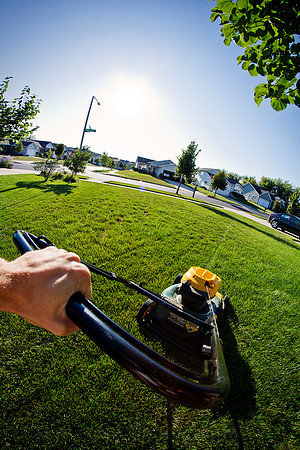 Photo-a-day #233: August 21, 2011 - Lawmowin'