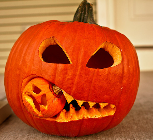 Photo-a-day #297: October 24, 2011 - Cannibal Pumpkin